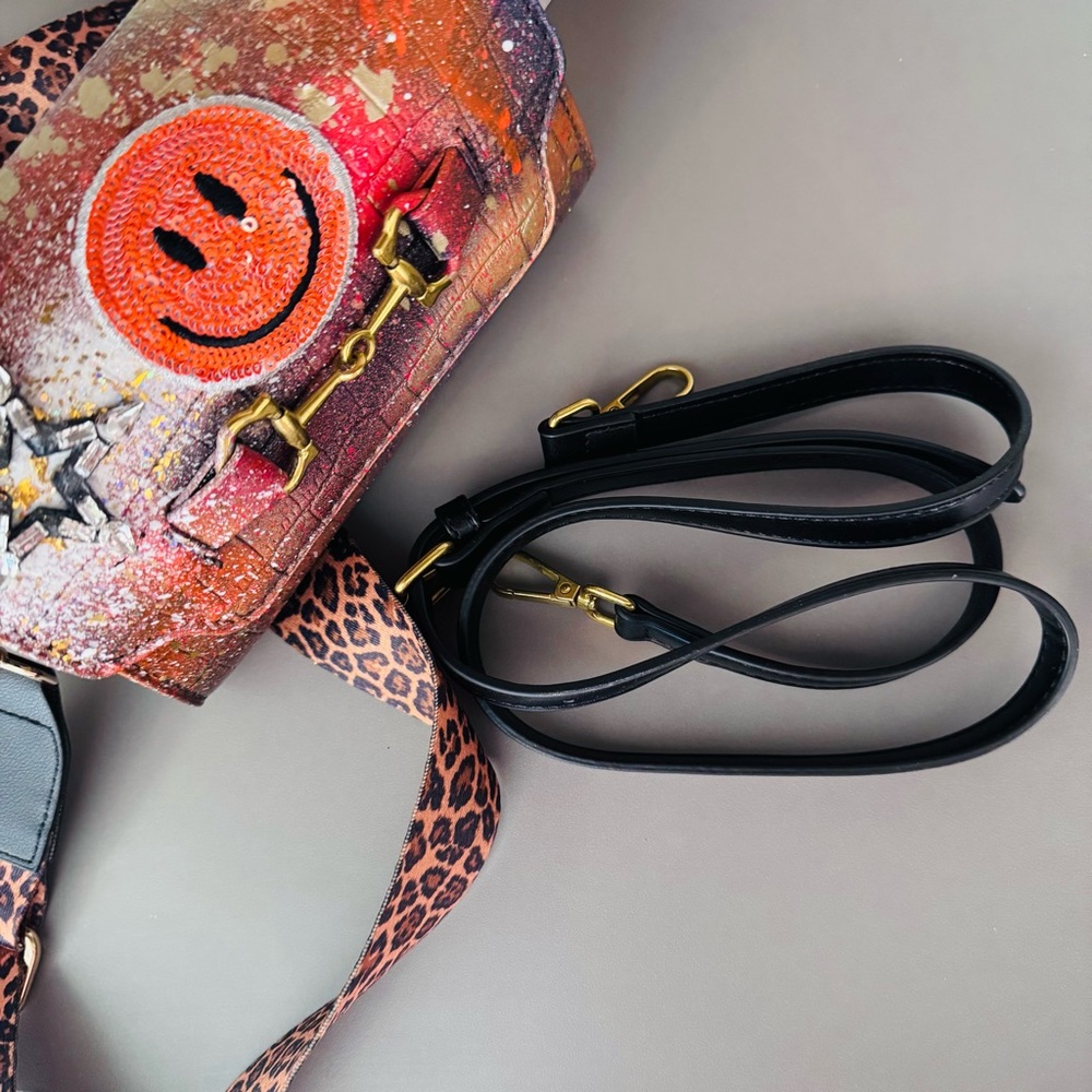 Hand Painted Artsy Purse w/ Detachable Crossbody Strap - Picture 7 of 11